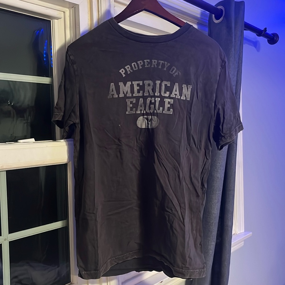 american eagle size small tee